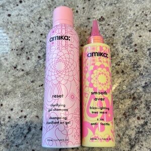 NWOT Amika Smooth Over and Reset Set
New unused